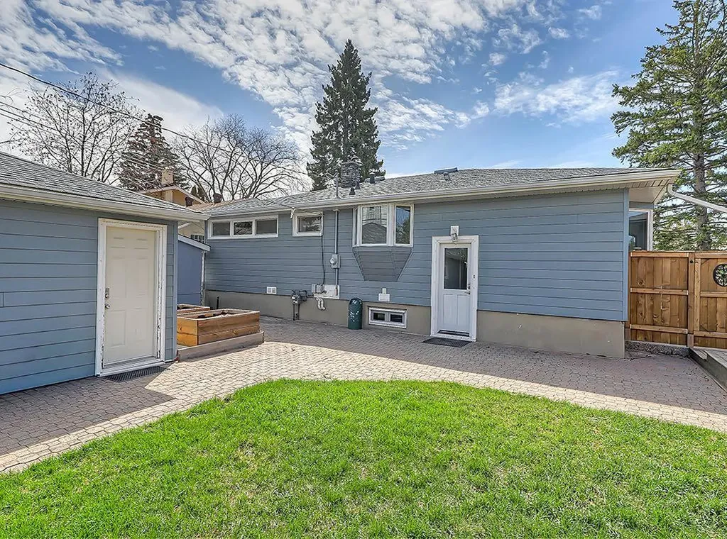44 Granlea Place SW Calgary AB T3E4K2