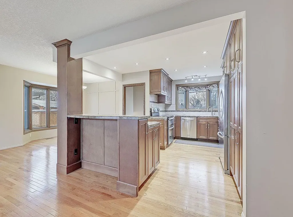 44 Granlea Place SW Calgary AB T3E4K2