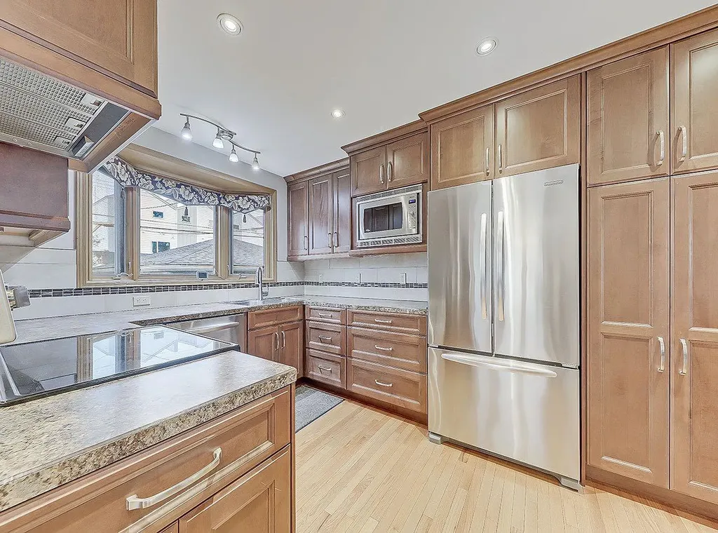 44 Granlea Place SW Calgary AB T3E4K2