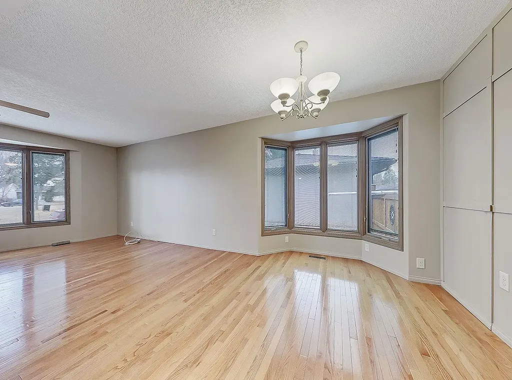 44 Granlea Place SW Calgary AB T3E4K2
