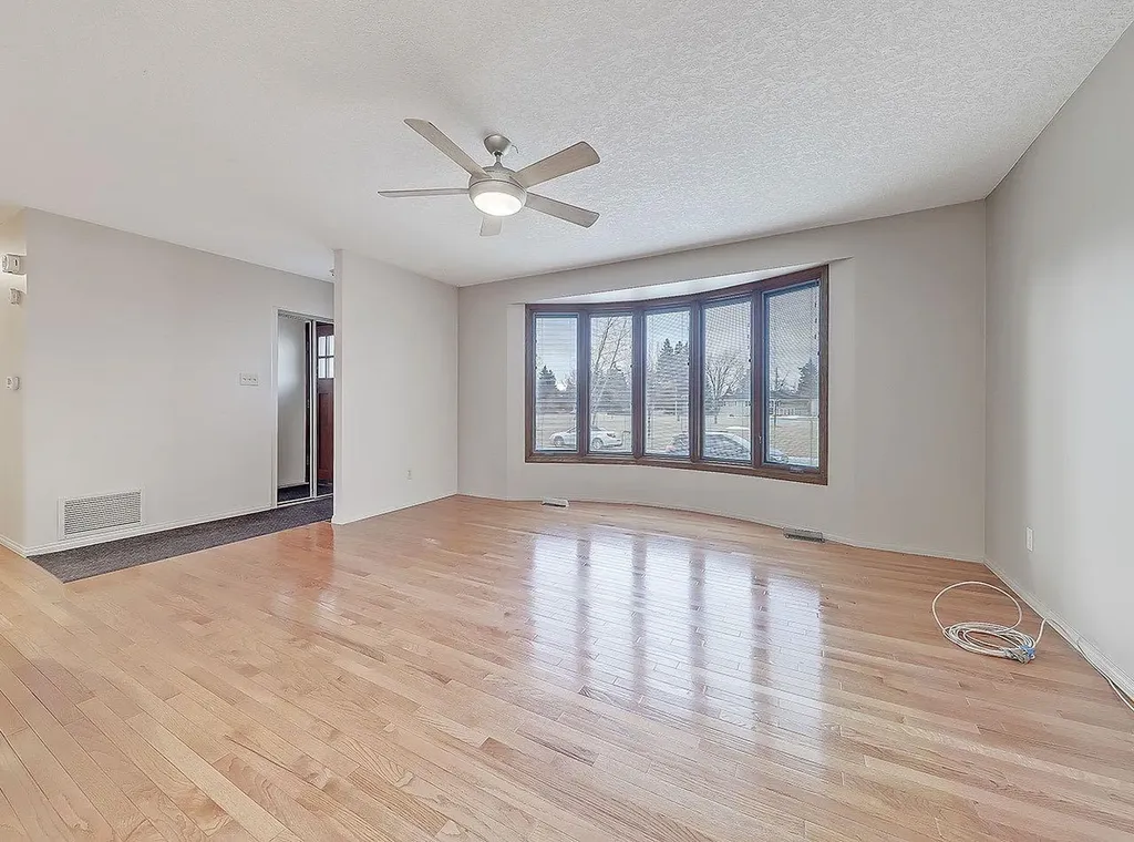44 Granlea Place SW Calgary AB T3E4K2