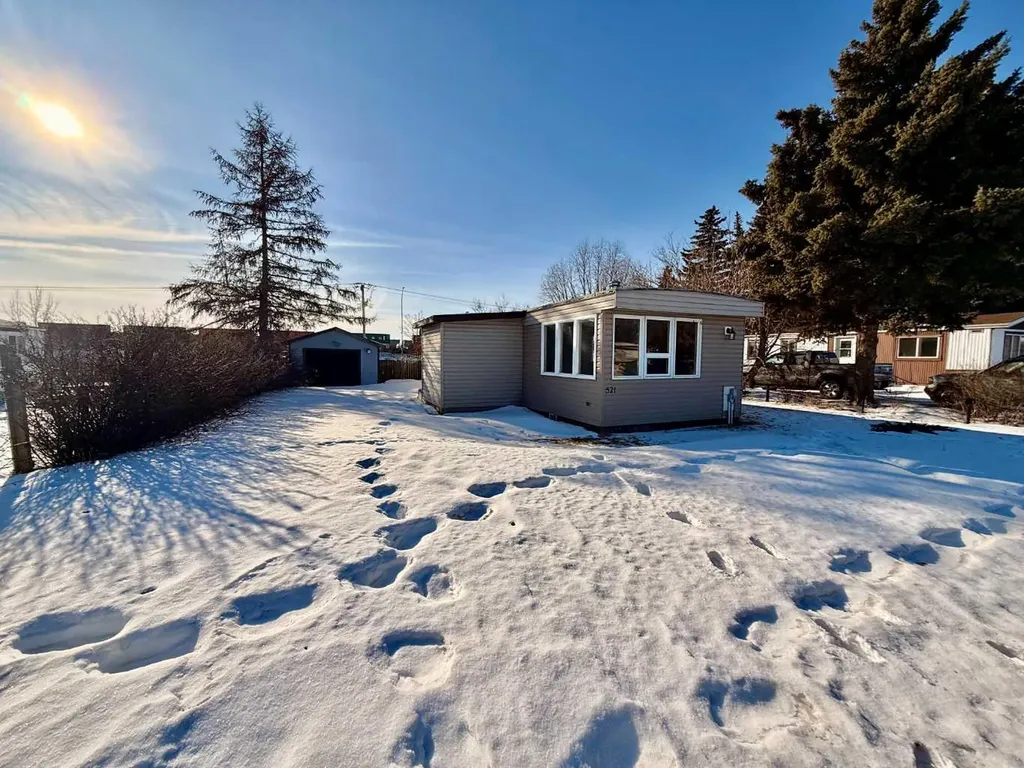521 2 Avenue Wainwright AB T9W 1A3