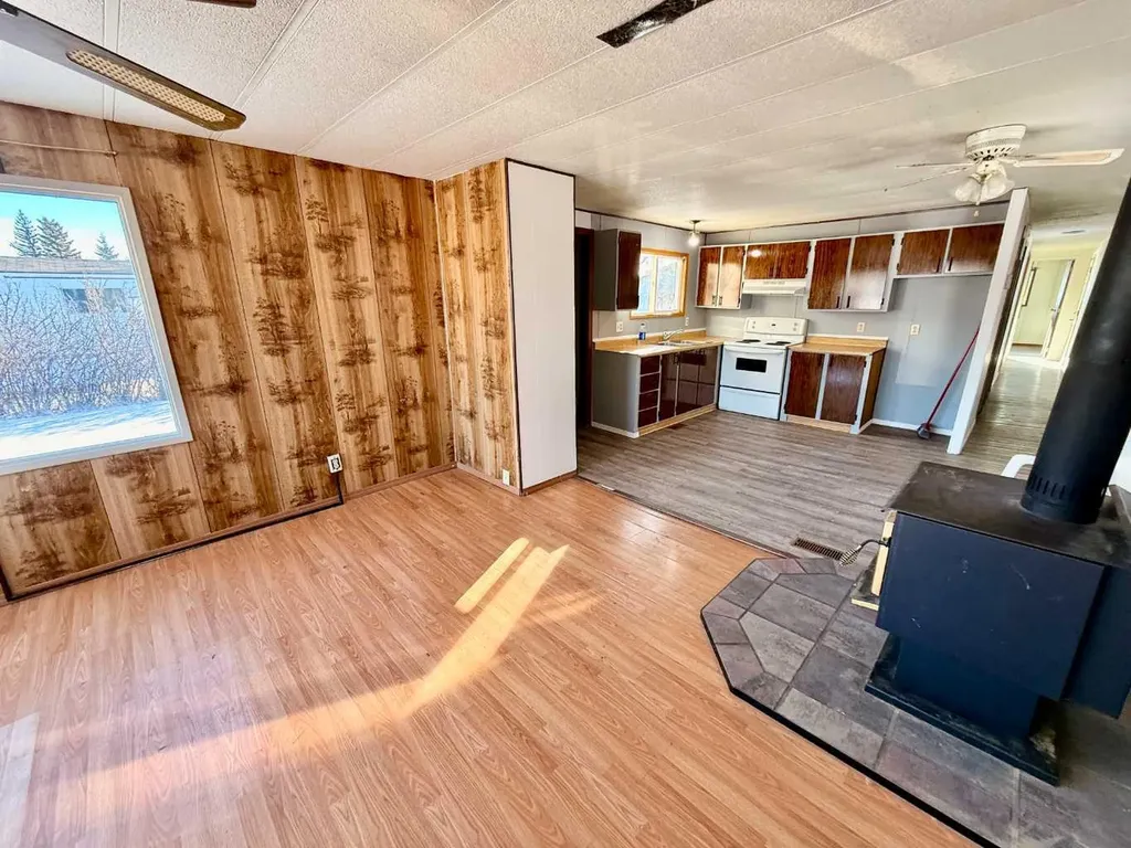 521 2 Avenue Wainwright AB T9W 1A3