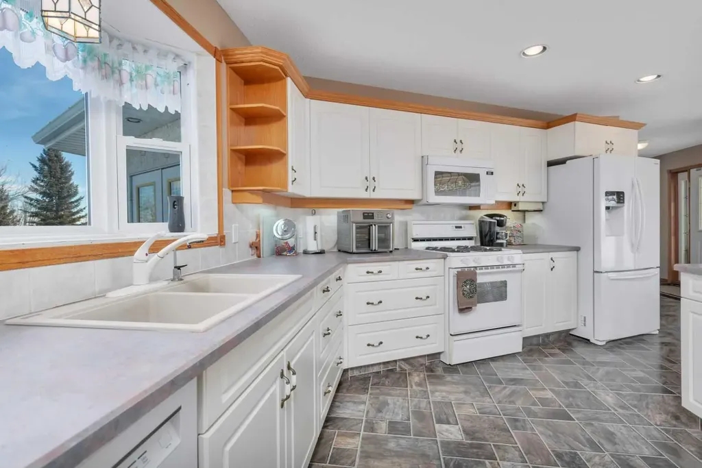 27556 Township Road 372 Rural Red Deer County AB T4G 0M5
