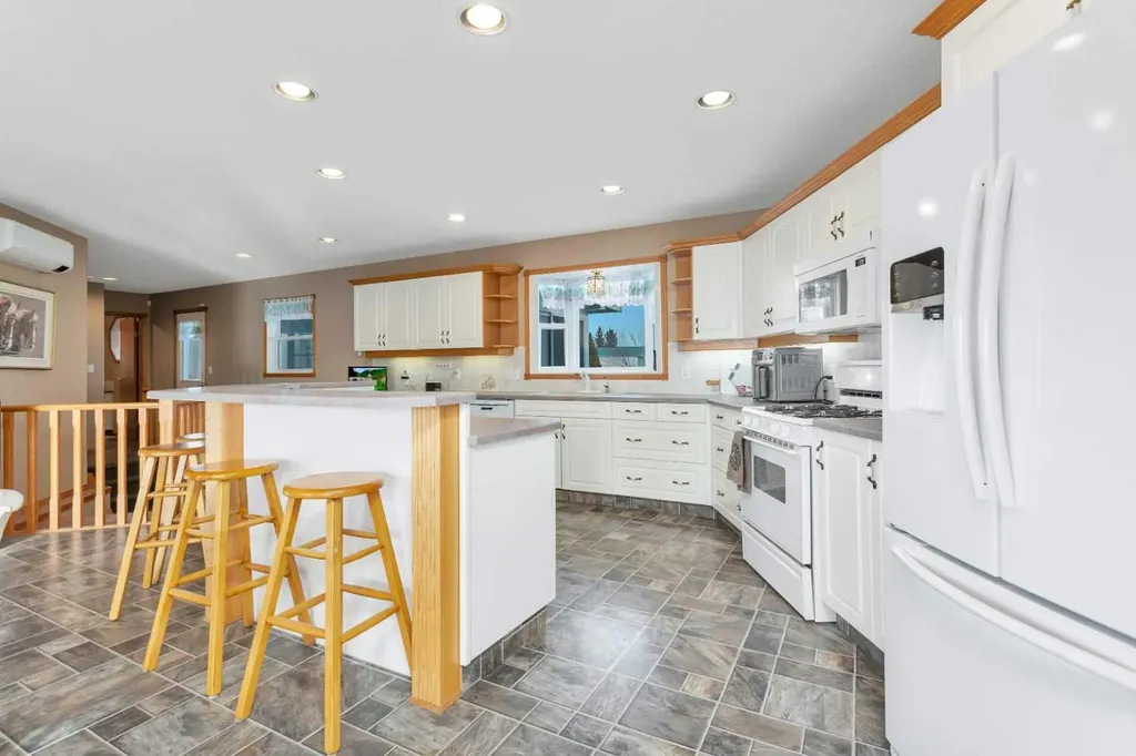 27556 Township Road 372 Rural Red Deer County AB T4G 0M5