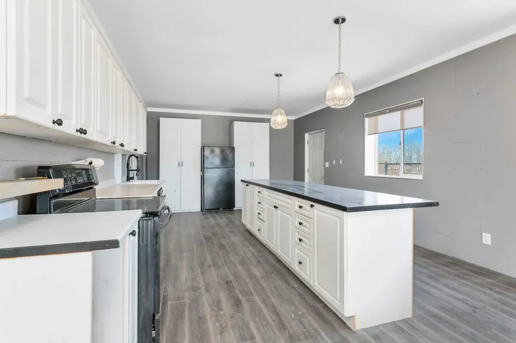 27556 Township Road 372 Rural Red Deer County AB T4G 0M5