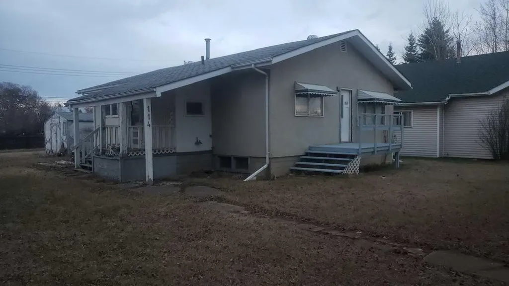 114 3 Avenue Mclennan AB T0H2L0