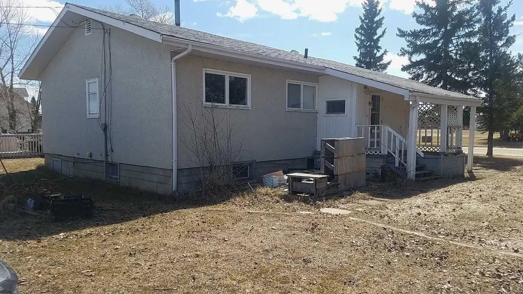 114 3 Avenue Mclennan AB T0H2L0