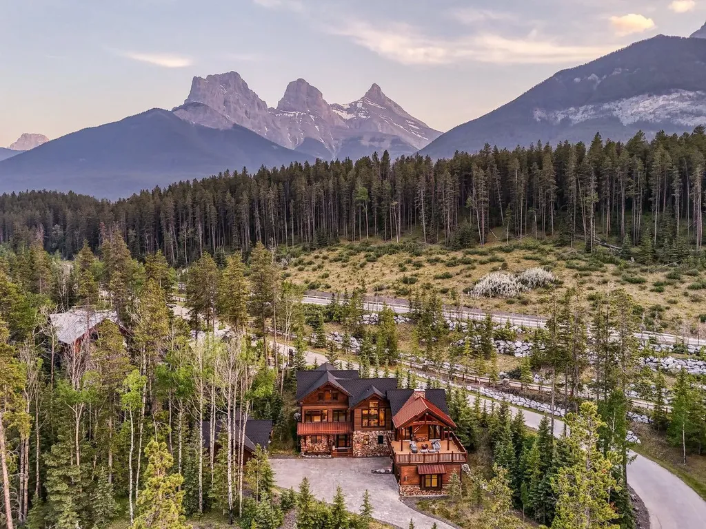 118 Cairns Landing Canmore AB T1W 3J9