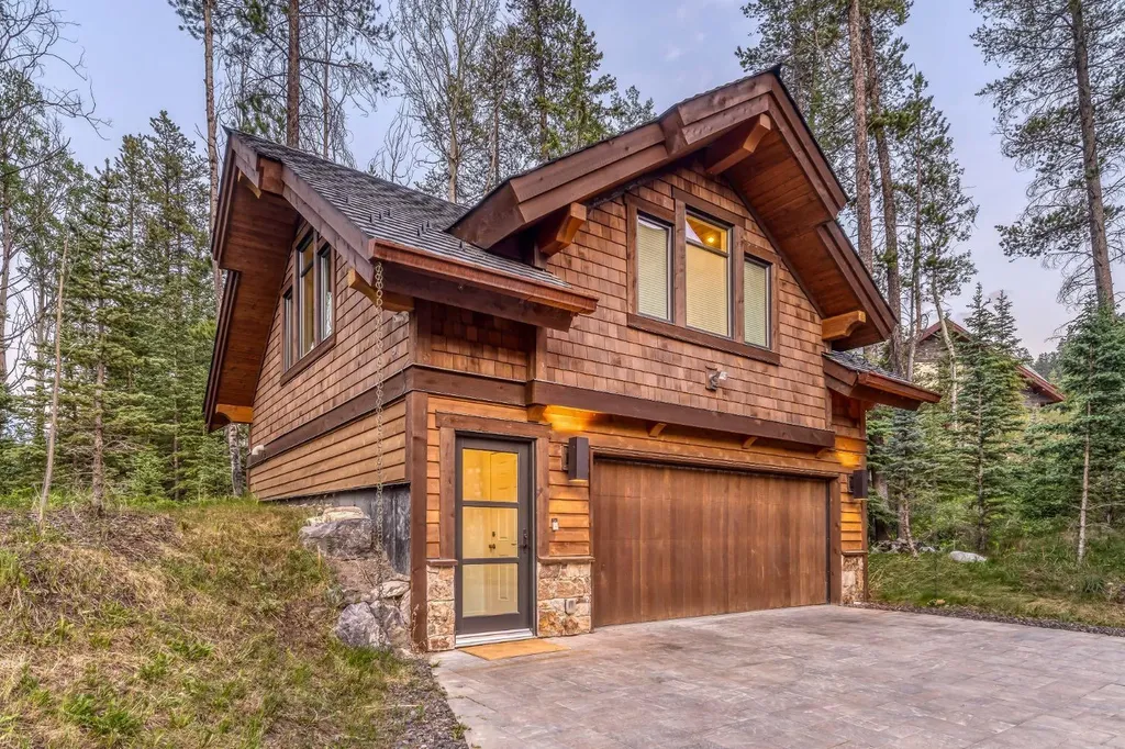 118 Cairns Landing Canmore AB T1W 3J9