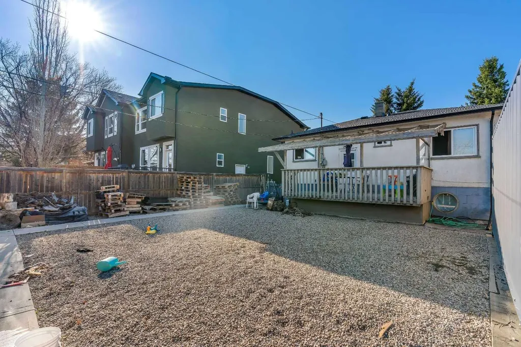 412 23 Avenue NE Calgary AB T2E 1V9