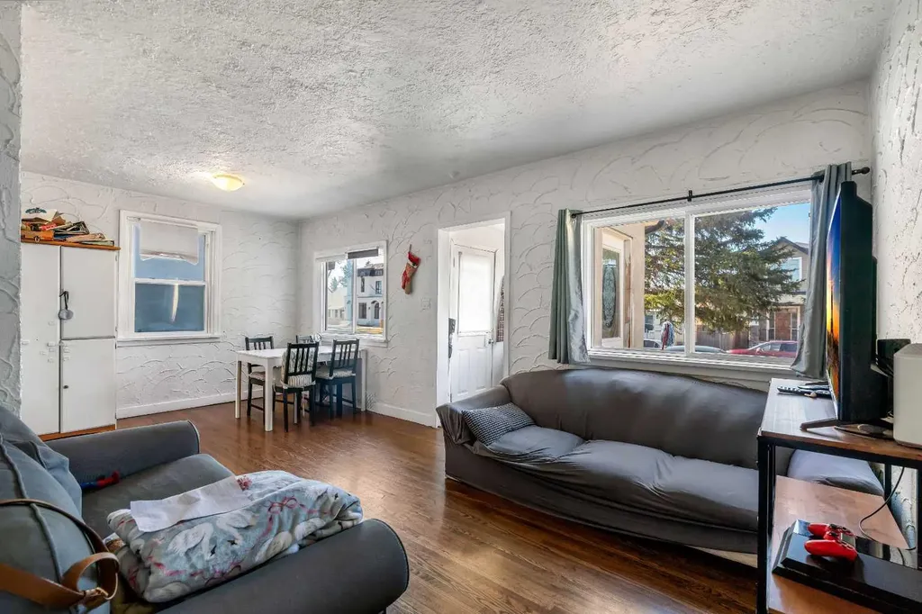 412 23 Avenue NE Calgary AB T2E 1V9