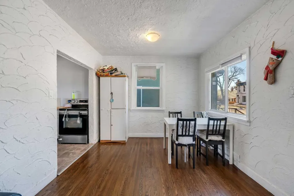 412 23 Avenue NE Calgary AB T2E 1V9