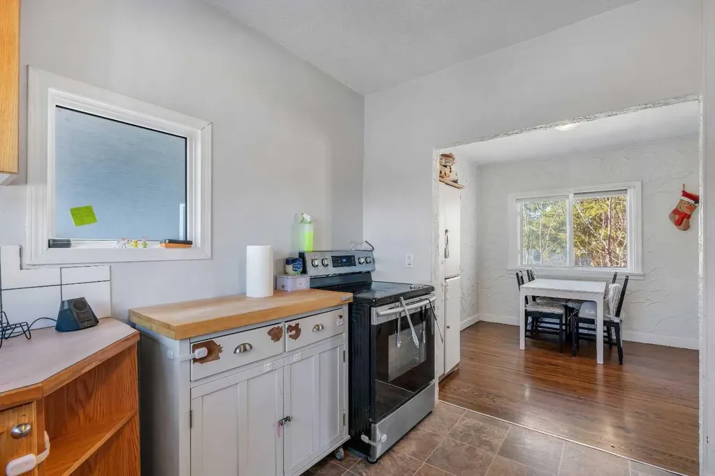 412 23 Avenue NE Calgary AB T2E 1V9