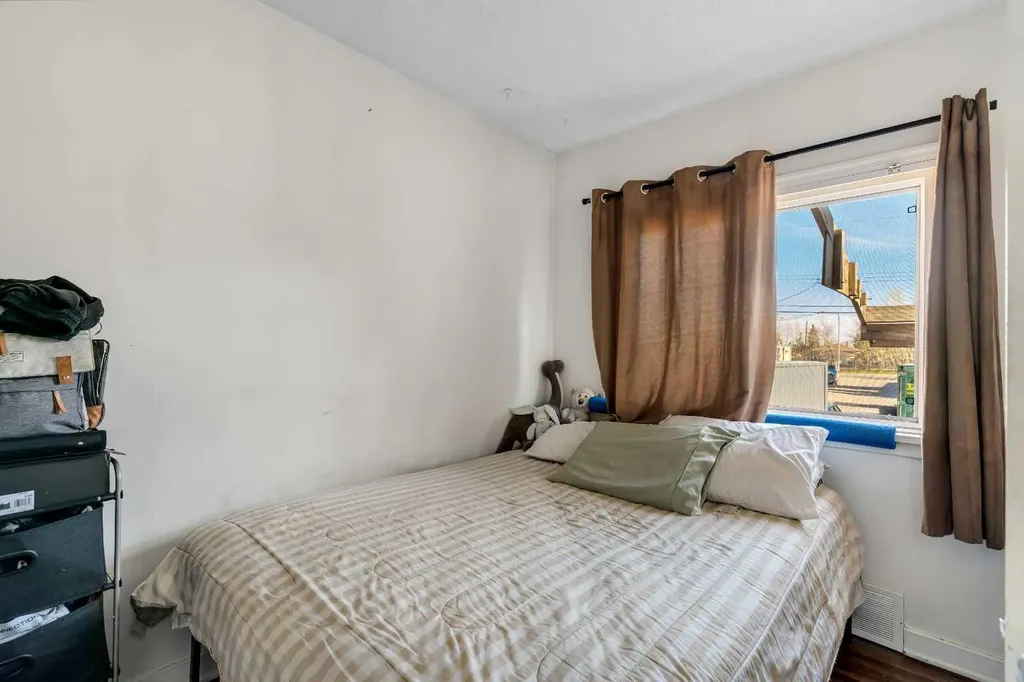 412 23 Avenue NE Calgary AB T2E 1V9