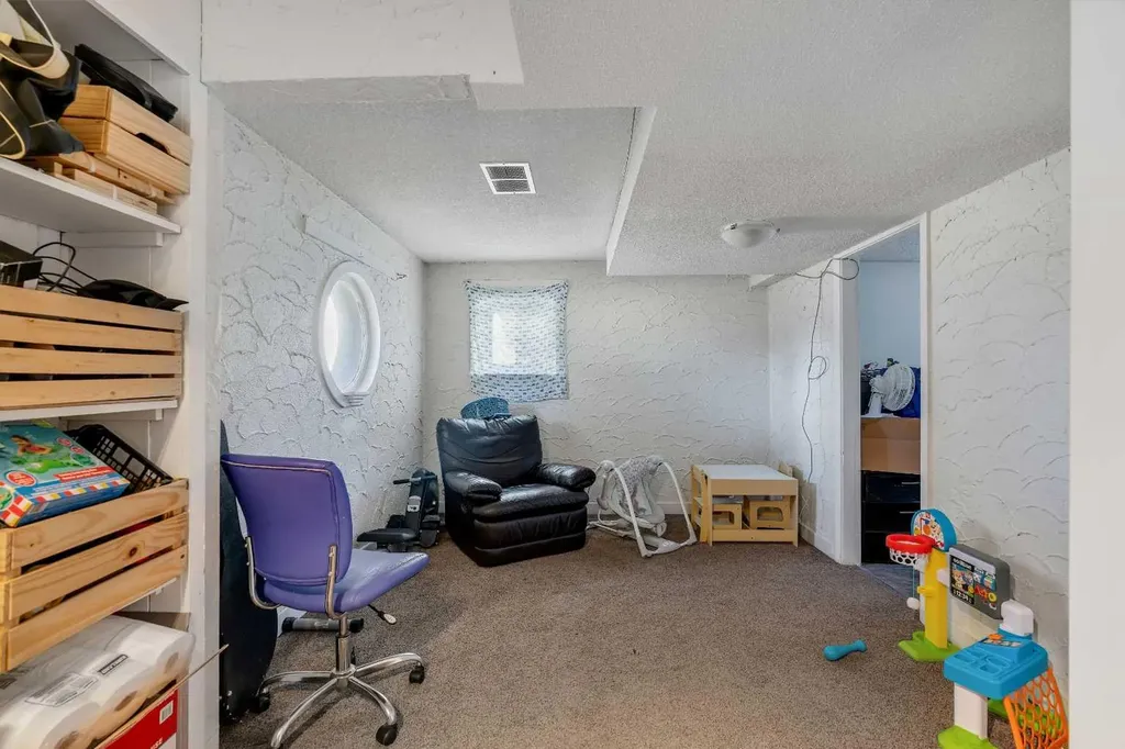 412 23 Avenue NE Calgary AB T2E 1V9