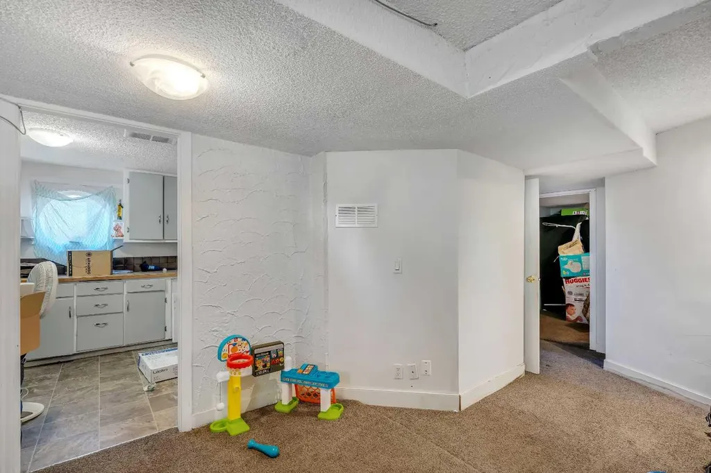 412 23 Avenue NE Calgary AB T2E 1V9