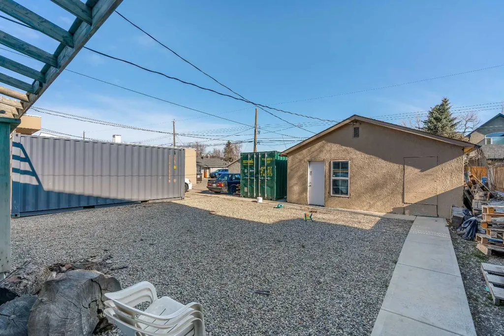 412 23 Avenue NE Calgary AB T2E 1V9