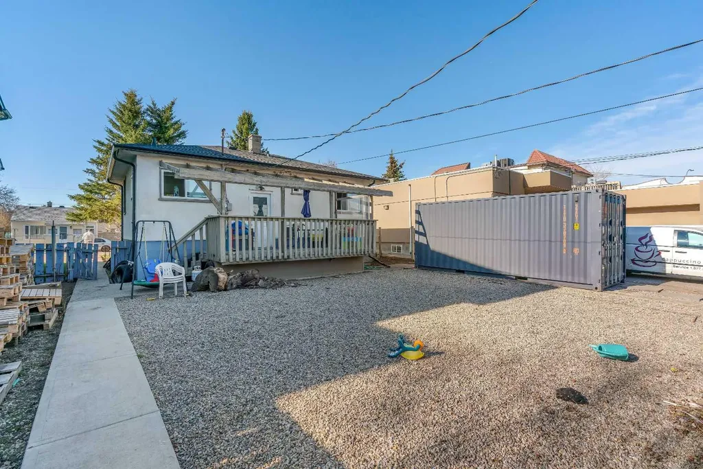 412 23 Avenue NE Calgary AB T2E 1V9