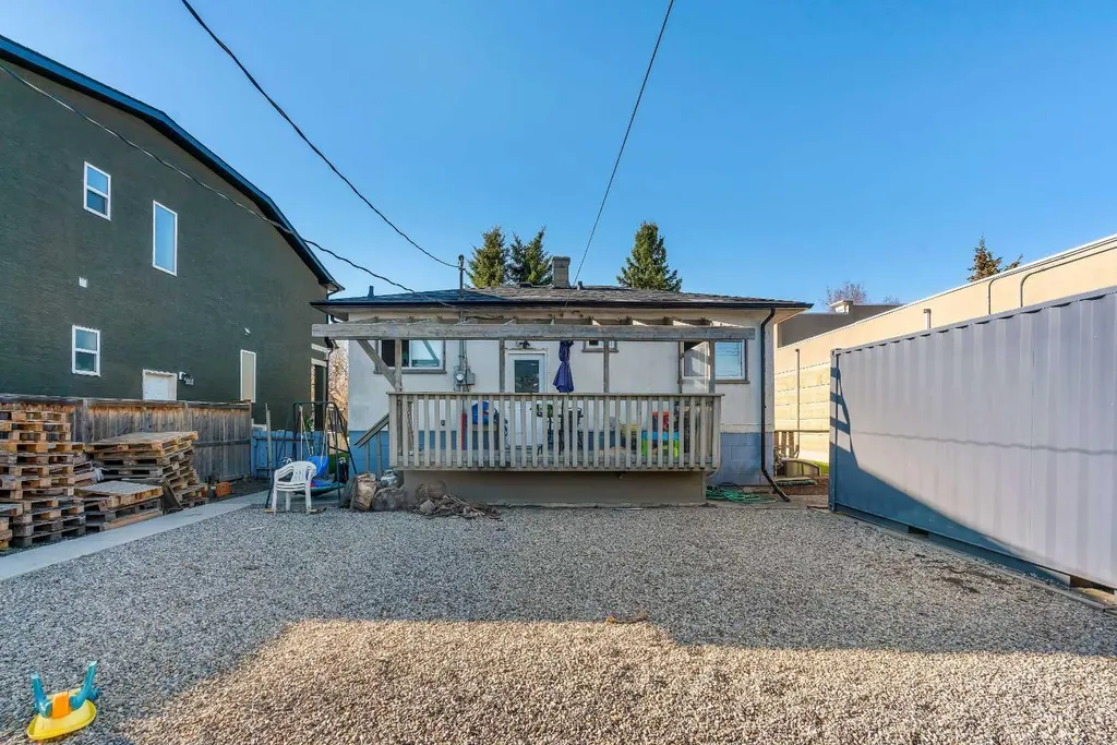 412 23 Avenue NE Calgary AB T2E 1V9