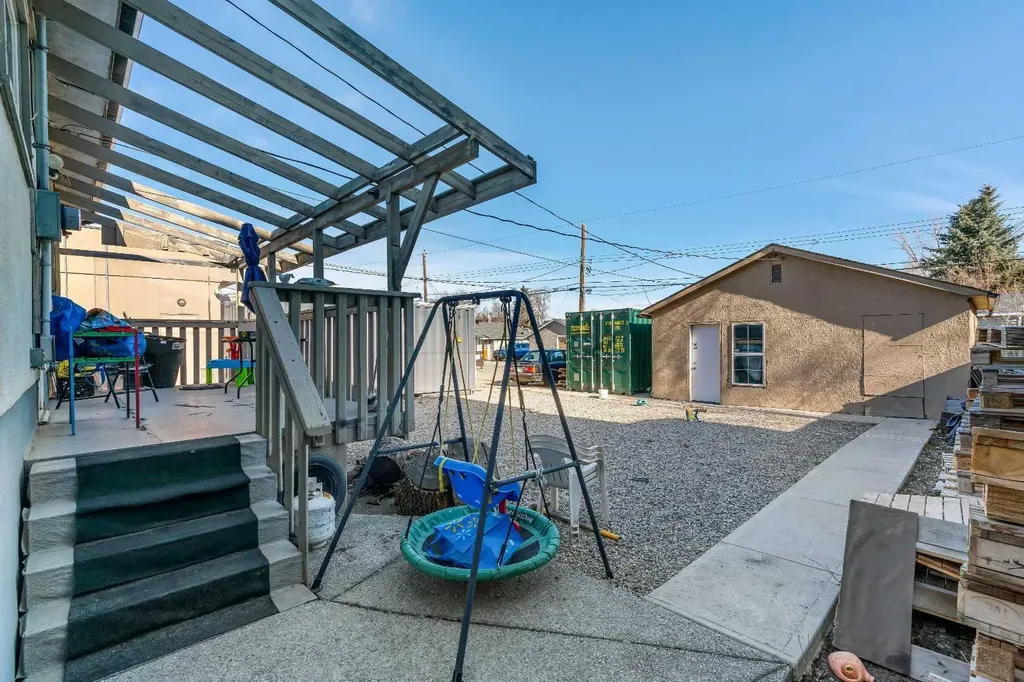 412 23 Avenue NE Calgary AB T2E 1V9