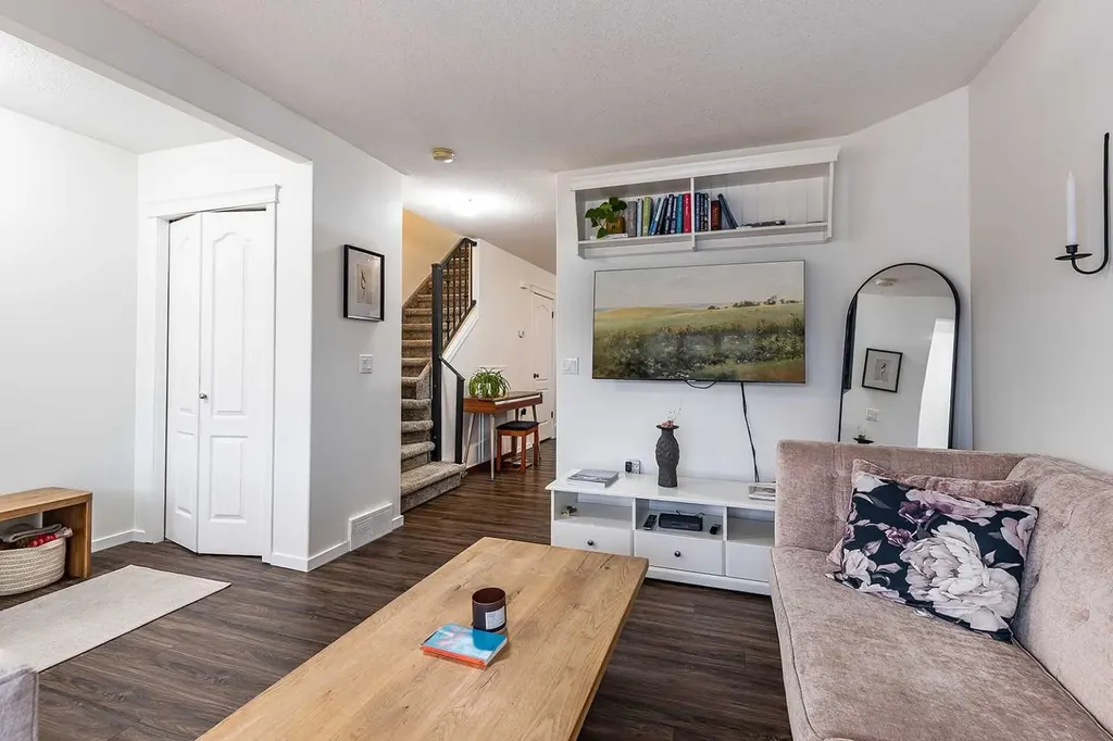 75 Somerset Lane SE Medicine Hat AB T1B 0E7