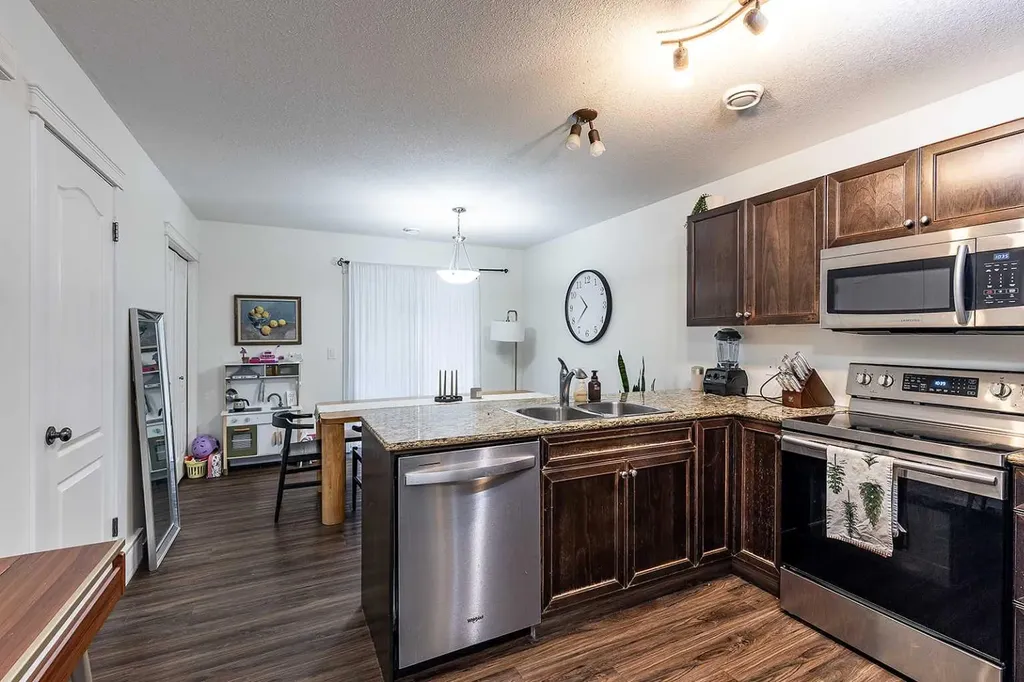 75 Somerset Lane SE Medicine Hat AB T1B 0E7