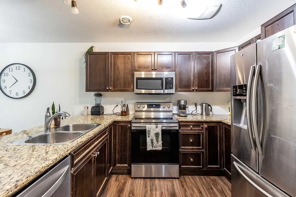 75 Somerset Lane SE Medicine Hat AB T1B 0E7
