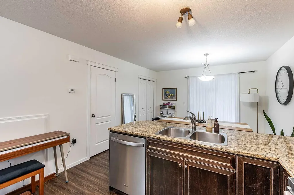 75 Somerset Lane SE Medicine Hat AB T1B 0E7
