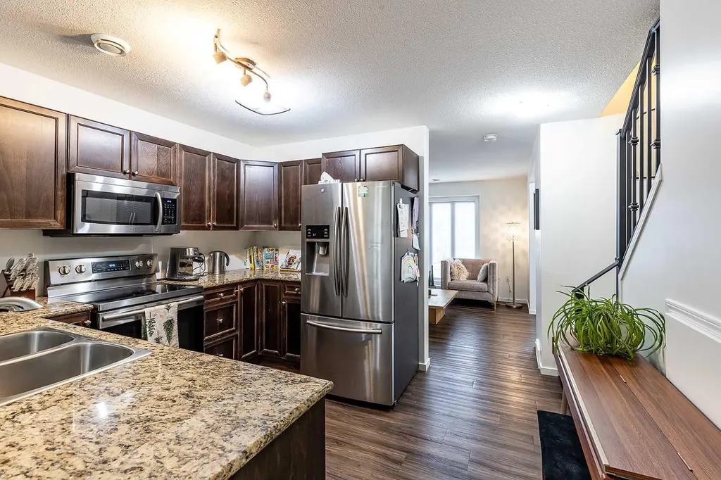 75 Somerset Lane SE Medicine Hat AB T1B 0E7