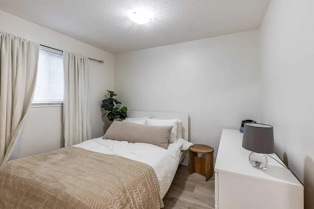 75 Somerset Lane SE Medicine Hat AB T1B 0E7