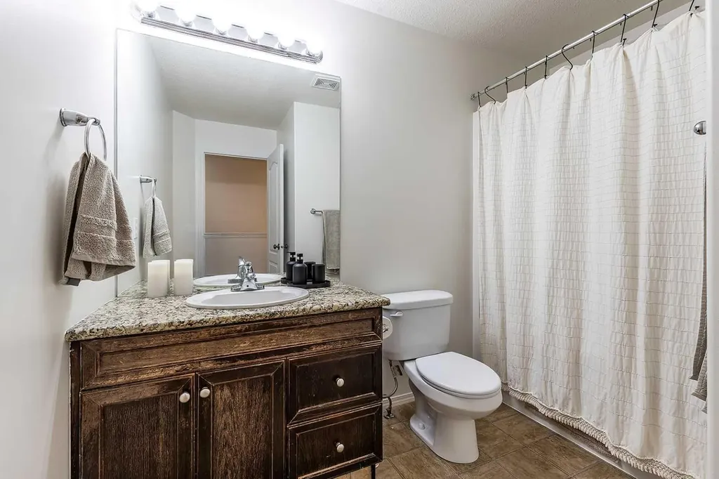 75 Somerset Lane SE Medicine Hat AB T1B 0E7