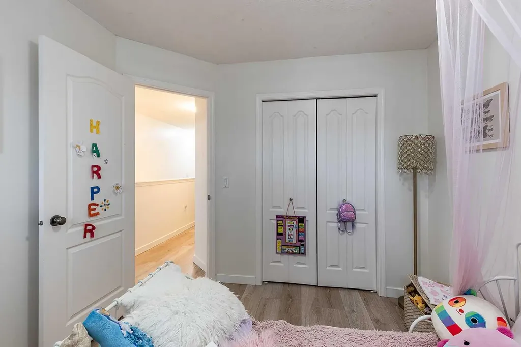 75 Somerset Lane SE Medicine Hat AB T1B 0E7