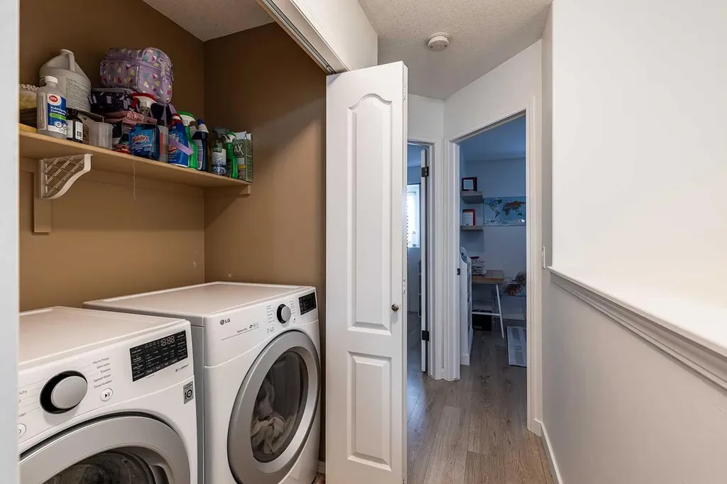 75 Somerset Lane SE Medicine Hat AB T1B 0E7