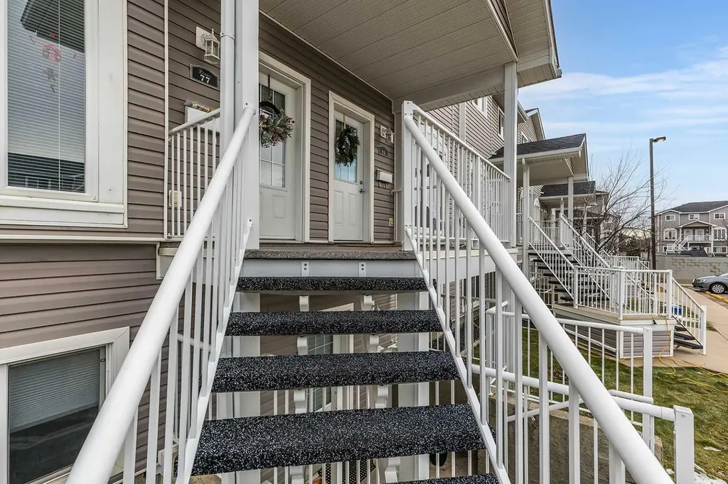 75 Somerset Lane SE Medicine Hat AB T1B 0E7
