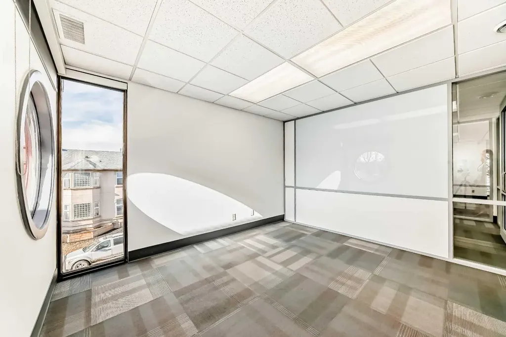 2139 4 Avenue NW Calgary AB T2N0N6
