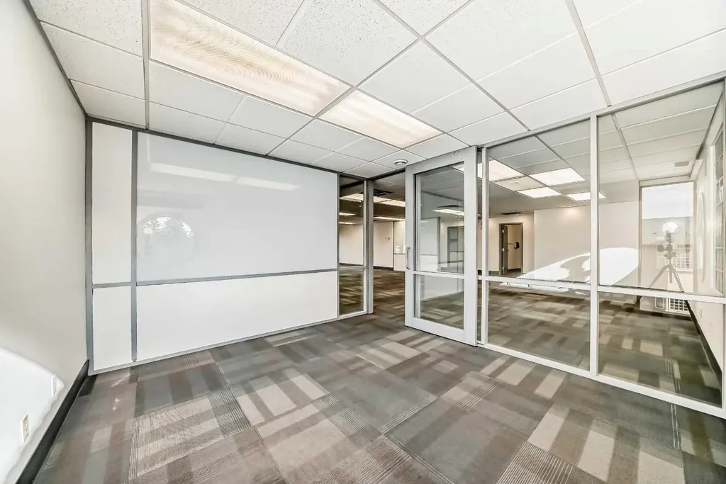 2139 4 Avenue NW Calgary AB T2N0N6