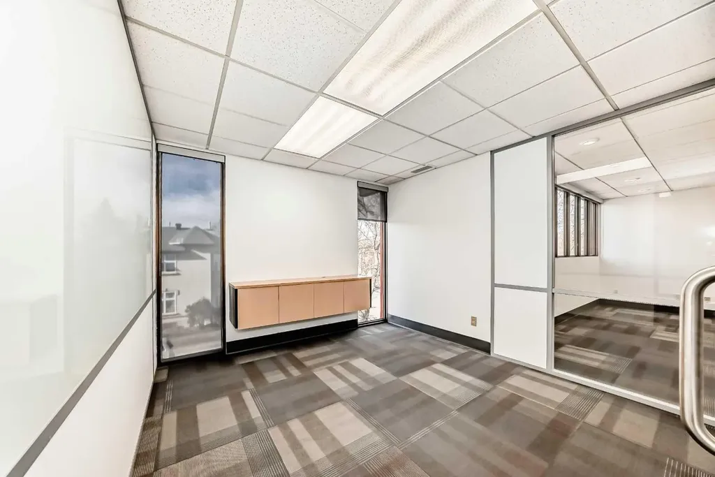 2139 4 Avenue NW Calgary AB T2N0N6