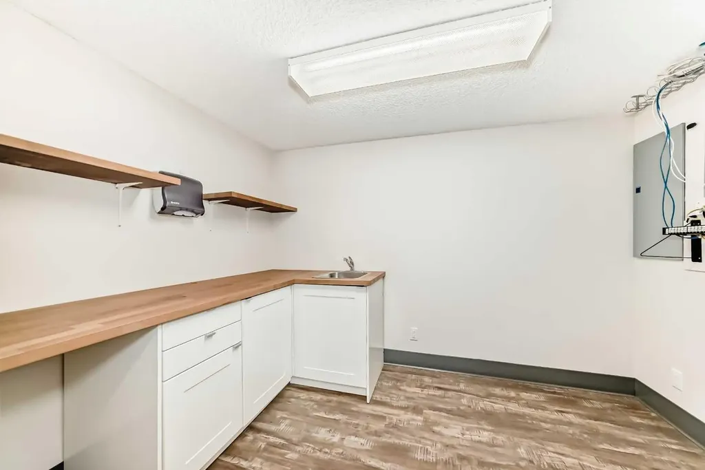 2139 4 Avenue NW Calgary AB T2N0N6