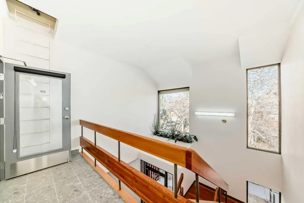 2139 4 Avenue NW Calgary AB T2N0N6