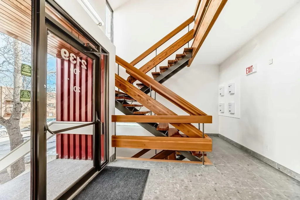 2139 4 Avenue NW Calgary AB T2N0N6