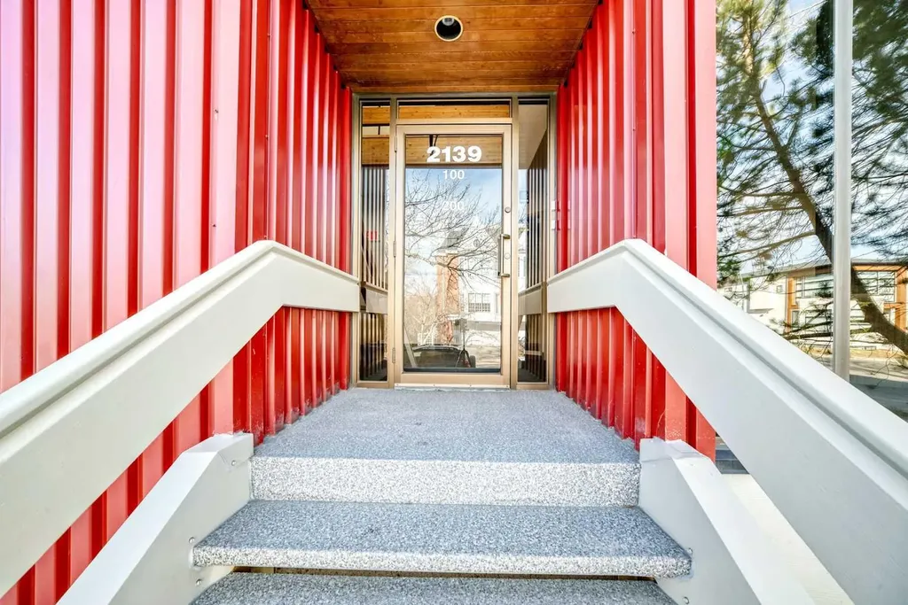 2139 4 Avenue NW Calgary AB T2N0N6