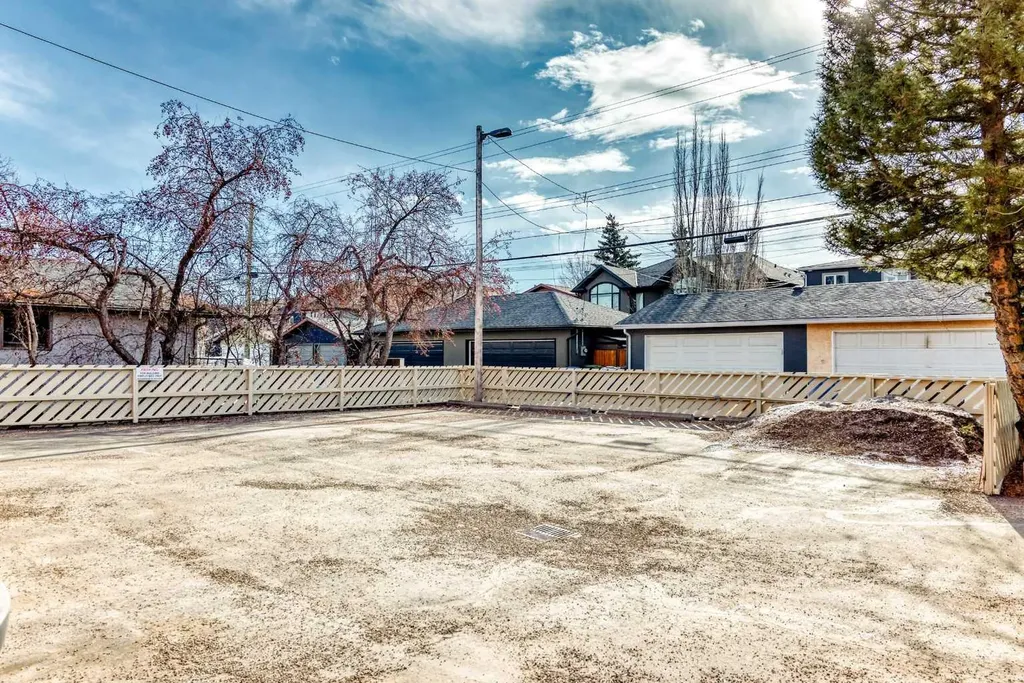 2139 4 Avenue NW Calgary AB T2N0N6