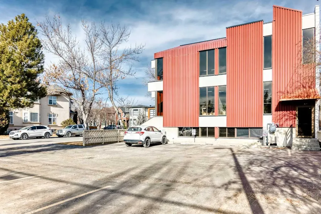 2139 4 Avenue NW Calgary AB T2N0N6