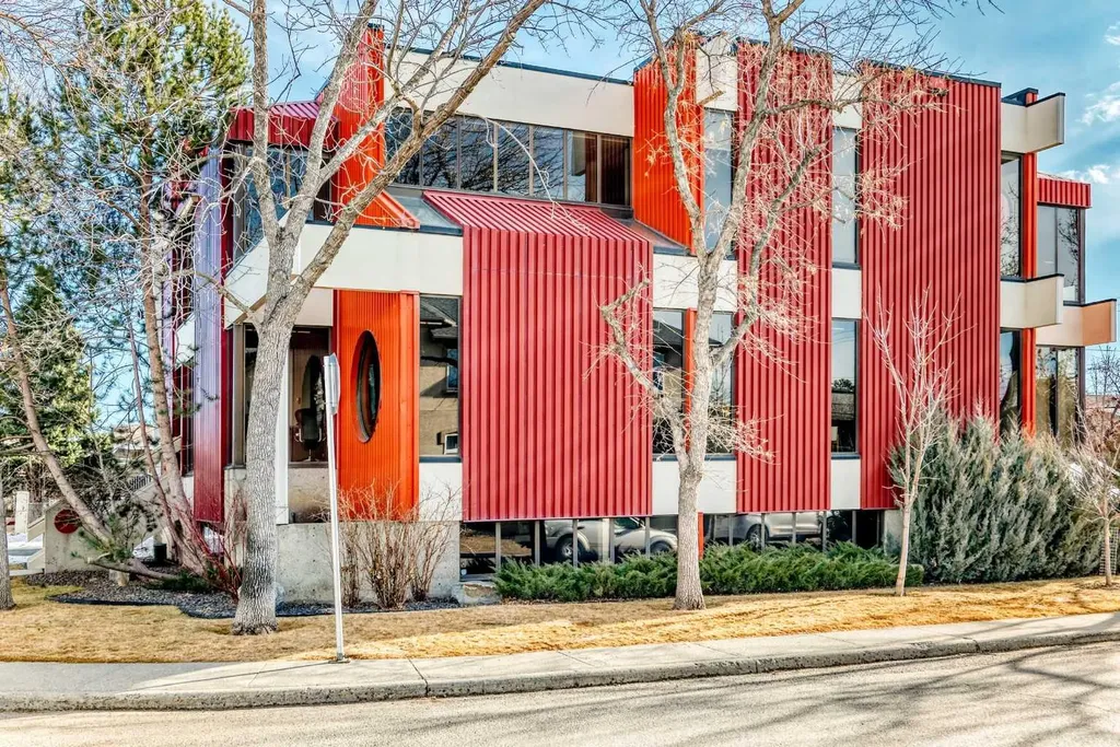 2139 4 Avenue NW Calgary AB T2N0N6