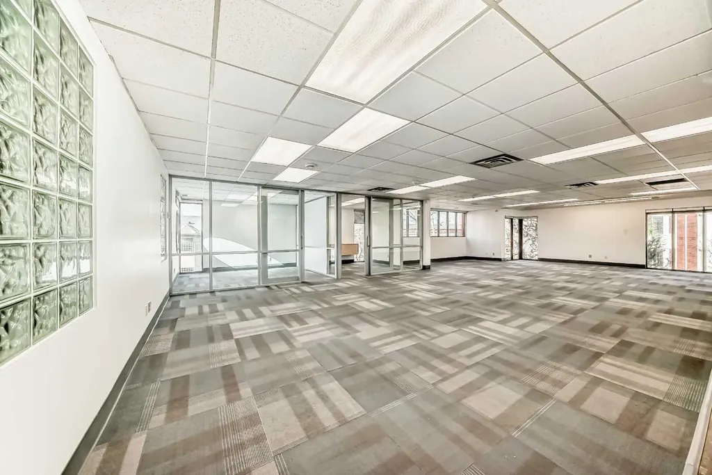2139 4 Avenue NW Calgary AB T2N0N6
