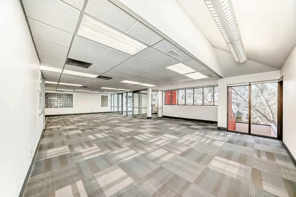 2139 4 Avenue NW Calgary AB T2N0N6