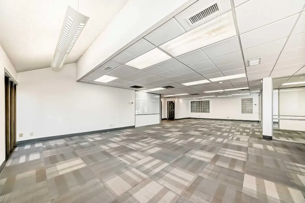 2139 4 Avenue NW Calgary AB T2N0N6