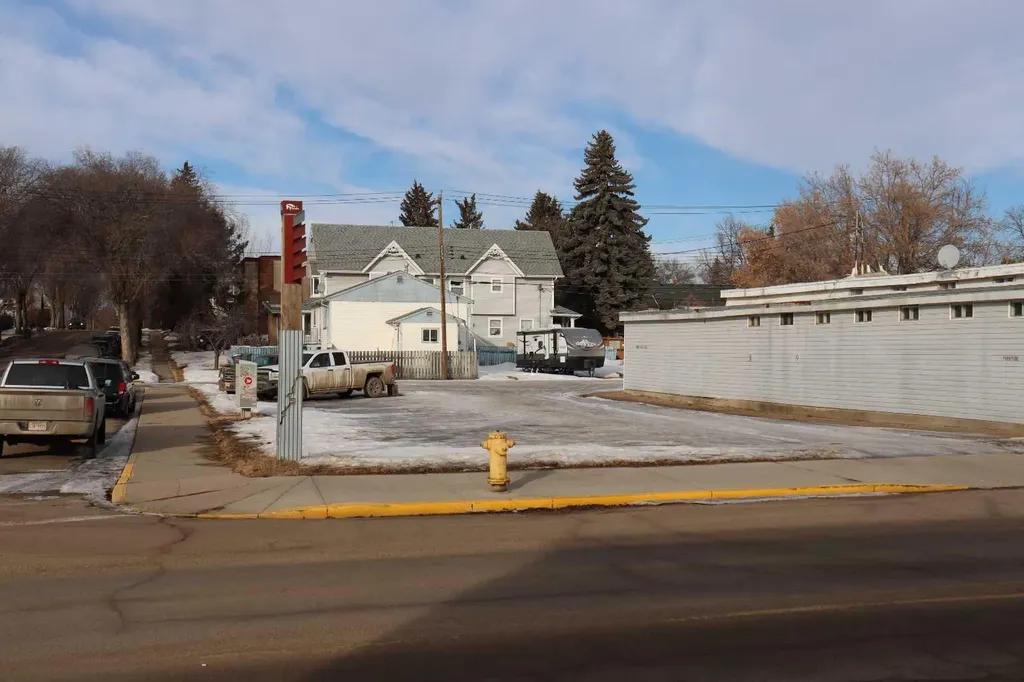 5302 50 Street Ponoka AB T4J 1H4