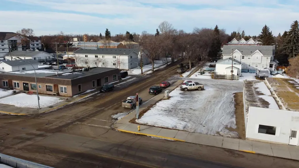5302 50 Street Ponoka AB T4J 1H4